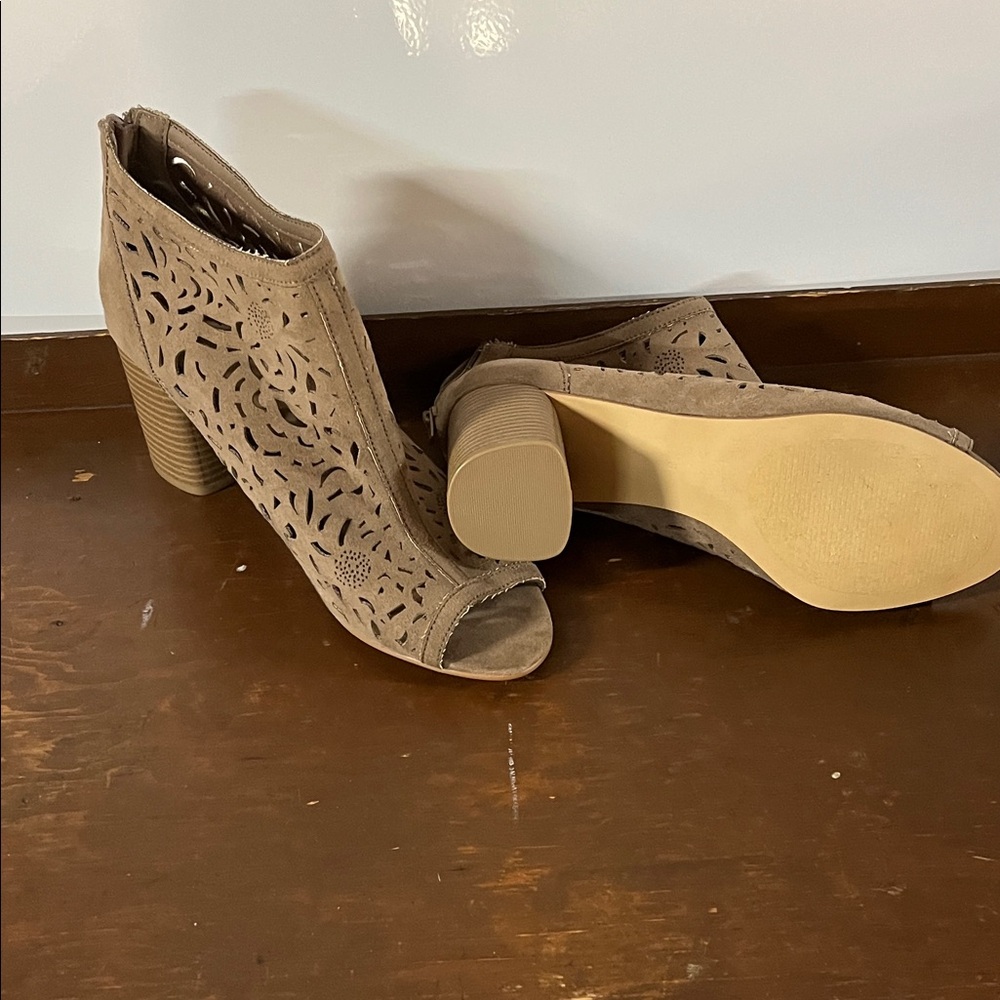 Kaar Blue Women's Tan Peep-Toe Ankle Boots
